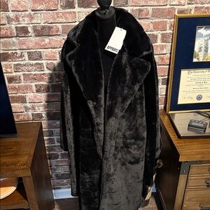 Apparis Elegant Black Faux Fur Coat